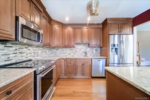 47 Deer Crossing Dr, Fishkill, NY 12524 - Photo 2