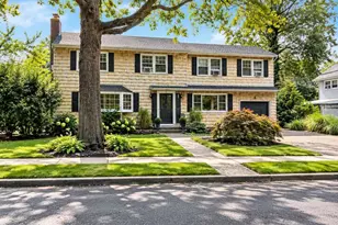 37 Bayberry Ave, Garden City, NY 11530 - Photo 2