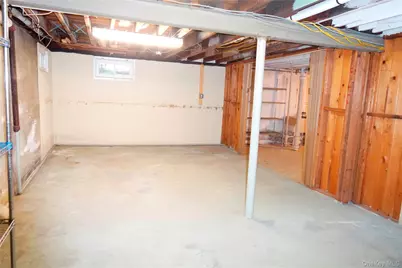 29 Emerson Court, Westbury, NY 11590 - Photo 20