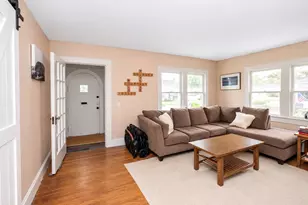 21 James St, Islip, NY 11751 - Photo 2