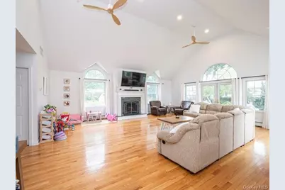 21 James Street, Islip, NY 11751 - Photo 10