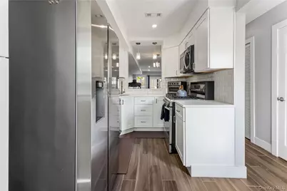 271 Signs Road #E, New York, NY 10314 - Photo 6