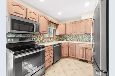 937 Mirabelle Avenue, Westbury, NY 11590 - Photo 10