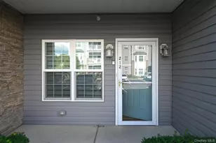 212 Clubhouse Cir, Melville, NY 11747 - Photo 2