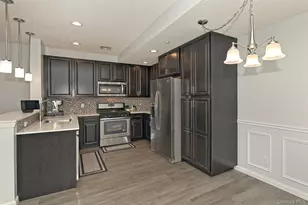 212 Clubhouse Cir, Melville, NY 11747 - Photo 10