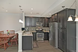 212 Clubhouse Cir, Melville, NY 11747 - Photo 12