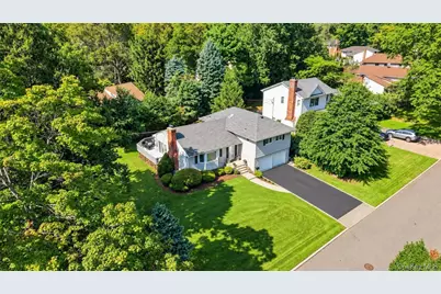 55 Southfield Road, Glen Cove, NY 11542 - Photo 2