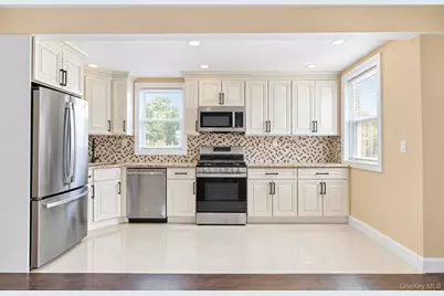 236 Plainview Road, Hicksville, NY 11801 - Photo 4