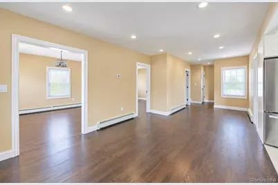 236 Plainview Road, Hicksville, NY 11801 - Photo 10