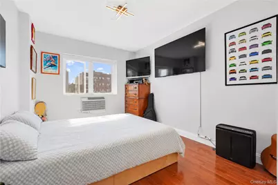 2821 36th Street #4R, Astoria, NY 11103 - Photo 1