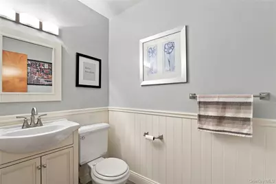 22 Village Green, Port Chester, NY 10573 - Photo 8