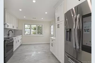 105 N Lewis Avenue, Lindenhurst, NY 11757 - Photo 16