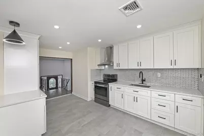 105 N Lewis Avenue, Lindenhurst, NY 11757 - Photo 20