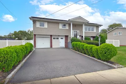 105 N Lewis Avenue, Lindenhurst, NY 11757 - Photo 2