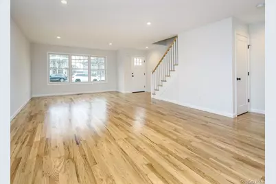33 Marwood N #B, Port Washington, NY 11050 - Photo 2