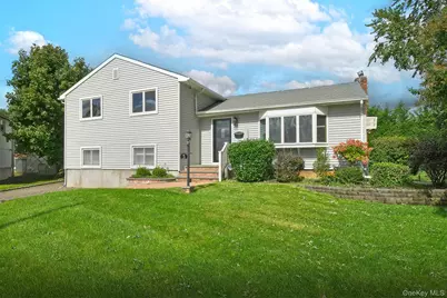 5 Robin Court, Bethpage, NY 11714 - Photo 4