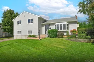 5 Robin Ct, Bethpage, NY 11714 - Photo 4