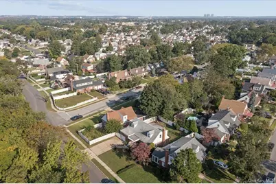 54 Greenway Boulevard, Elmont, NY 11003 - Photo 42