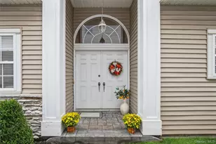 77 Hamlet Dr, Hauppauge, NY 11788 - Photo 2
