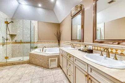 36 Kensington Circle, Manhasset, NY 11030 - Photo 16