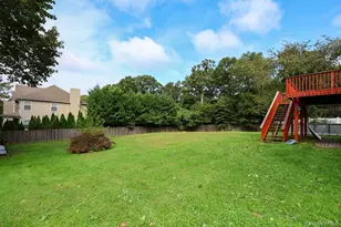 84 Craft Rd, Centereach, NY 11720 - Photo 32