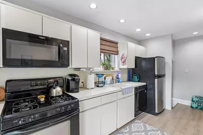 27 Juniper Avenue, Mineola, NY 11501 - Photo 10