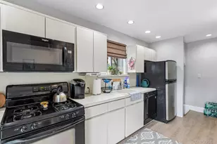 27 Juniper Ave, Mineola, NY 11501 - Photo 10