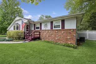43 Columbus Ave, Brentwood, NY 11717 - Photo 2