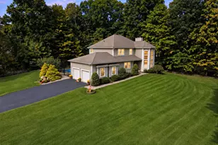 2 Wellington Ct, Wallkill, NY 12589 - Photo 2