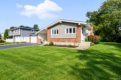 9 Plowboy Path, Commack, NY 11725 - Photo 2