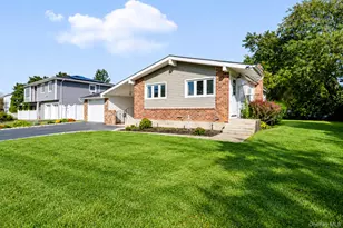 9 Plowboy Path, Commack, NY 11725 - Photo 2