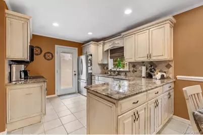 3 Jerold Street, Plainview, NY 11803 - Photo 4