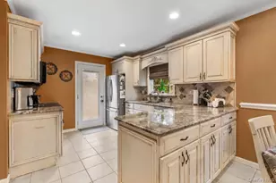 3 Jerold St, Plainview, NY 11803 - Photo 4