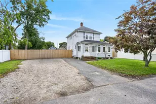 8 Juliet St, Bay Shore, NY 11706 - Photo 2