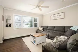 621 N Fulton Ave, Lindenhurst, NY 11757 - Photo 4