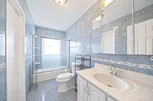 29 Sunshine Ln, Amityville, NY 11701 - Photo 16