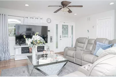 1369 N Clinton Avenue, Bay Shore, NY 11706 - Photo 10