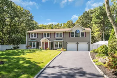 43 Stonehurst Lane, Dix Hills, NY 11746 - Photo 2