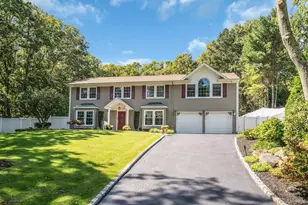 43 Stonehurst Ln, Dix Hills, NY 11746 - Photo 2