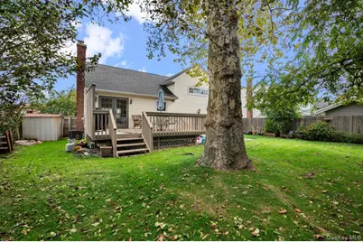 25 Marilyn Boulevard, Plainview, NY 11803 - Photo 24