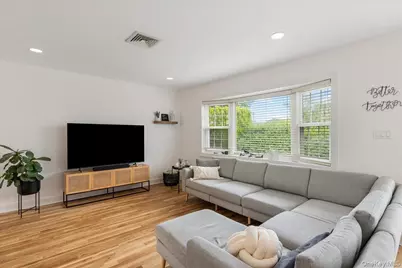25 Marilyn Boulevard, Plainview, NY 11803 - Photo 6