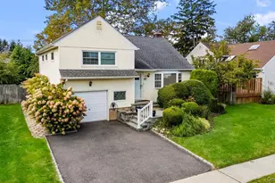 25 Marilyn Blvd, Plainview, NY 11803 - Photo 28
