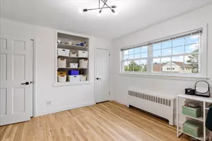 25 Marilyn Blvd, Plainview, NY 11803 - Photo 16