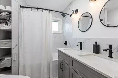 25 Marilyn Boulevard, Plainview, NY 11803 - Photo 14
