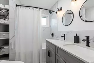 25 Marilyn Blvd, Plainview, NY 11803 - Photo 14