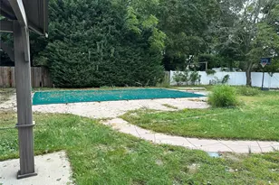 1385 Gardiner Dr, Bay Shore, NY 11706 - Photo 16