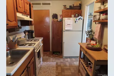 33 Deer Park Avenue #3C, Babylon, NY 11702 - Photo 2