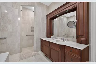 36 Stone Hill Drive S, Manhasset, NY 11030 - Photo 18