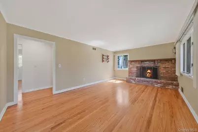 223 Connetquot Road, Bayport, NY 11705 - Photo 20