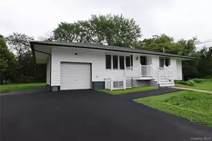 1537 Agate St, Bay Shore, NY 11706 - Photo 2